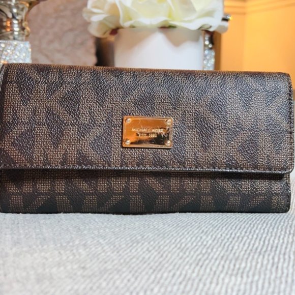 MICHAEL KORS Jet Set MK Logo Checkbook Wallet -Brown - Picture 14 of 14